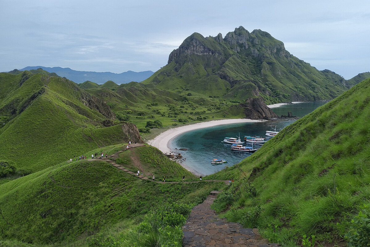 Exclusive Access or Shared Heritage? Debating the Komodo Tour Vision for Komodo National Park