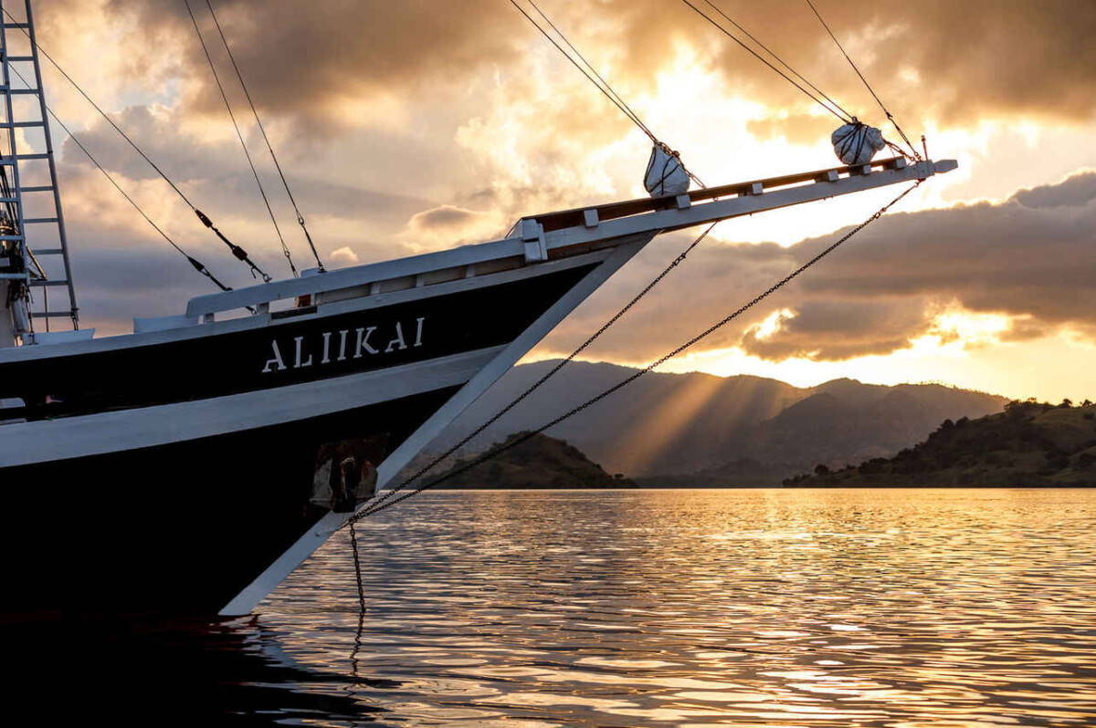 Seasons & Itineraries of the Indonesian Archipelago: How Aliikai Voyage Optimises Route Planning